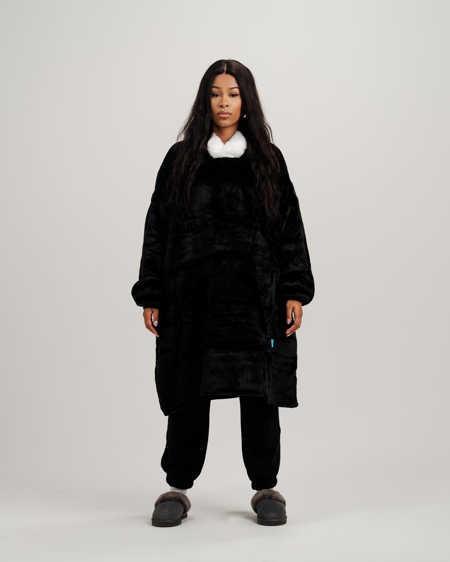ONY Furlined Hoodie Blanket - Black - It's Ony
