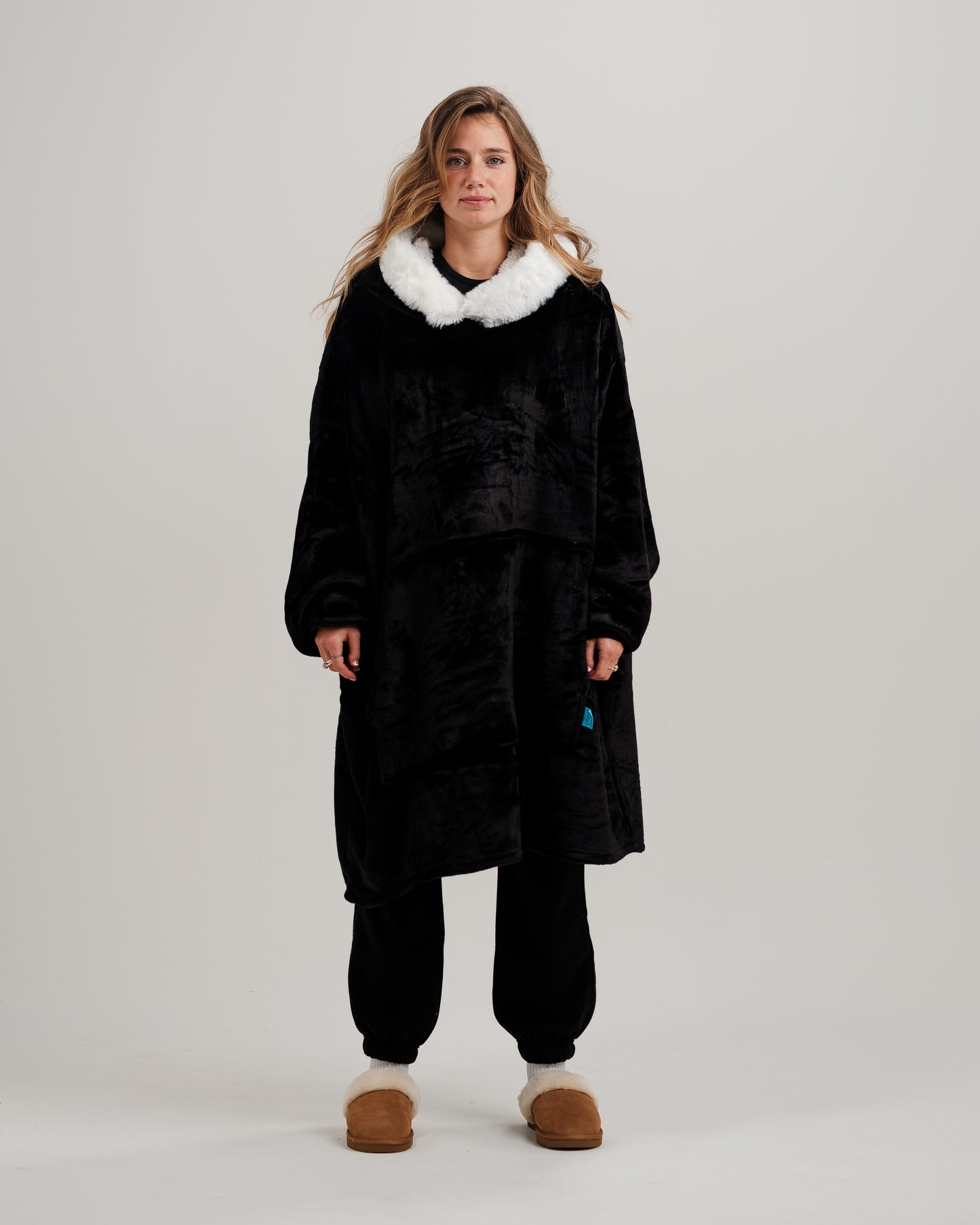 ONY Furlined Hoodie Blanket - Black - It's Ony