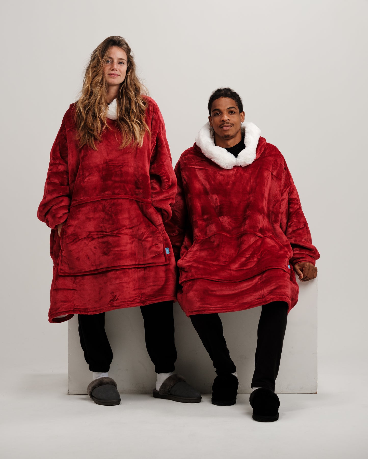 ONY Furlined Hoodie Blanket - Red - It's Ony