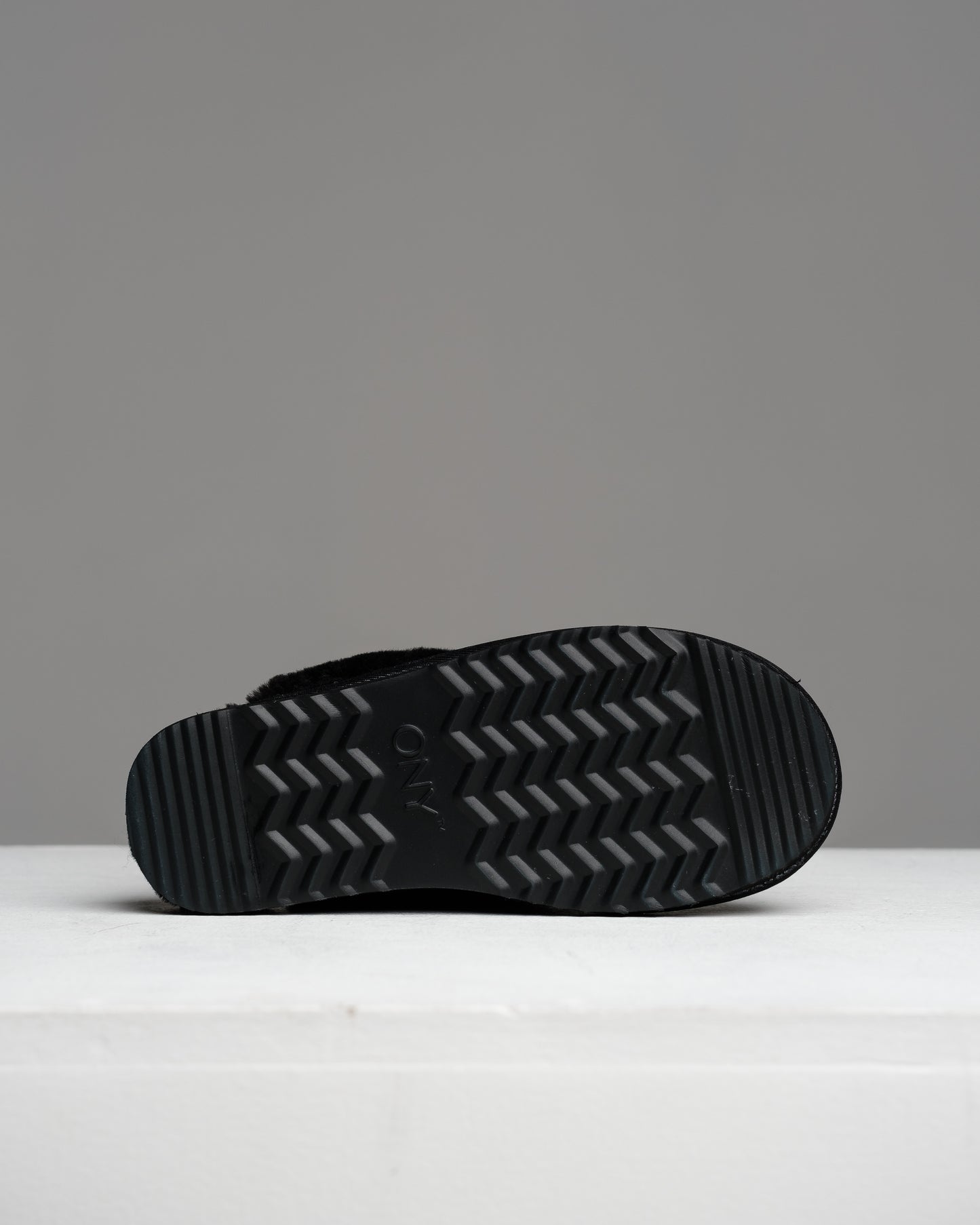 ONY Wool Slippers - Black - It's Ony