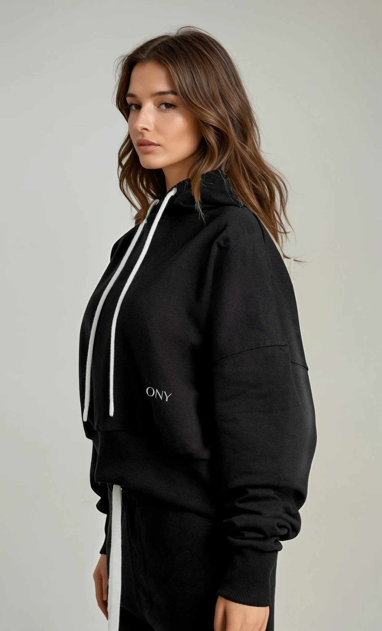 BLACK WOMEN'S CROPPED HOODIE