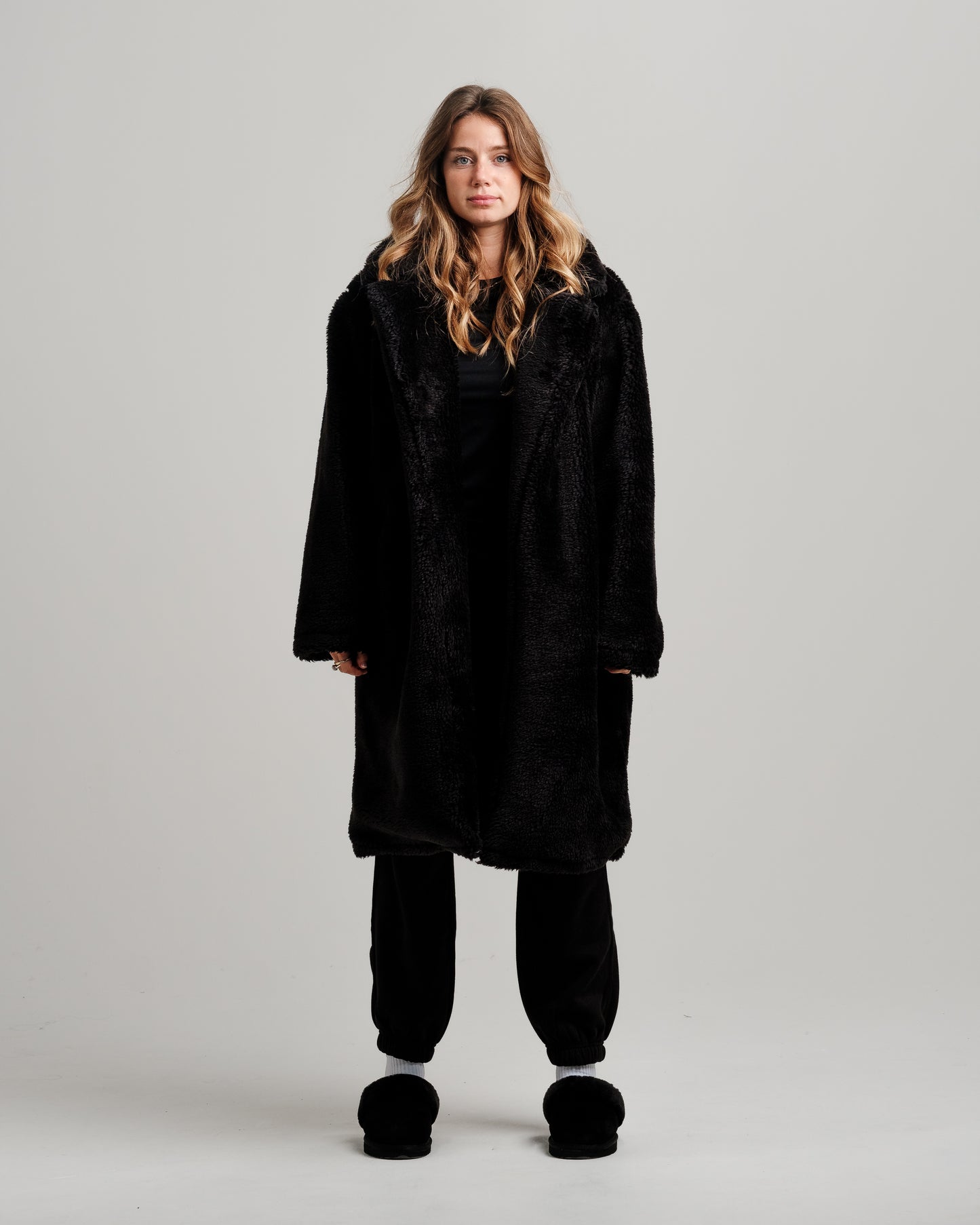 ONY Oversized Sherpa Trench Coat - Black - It's Ony