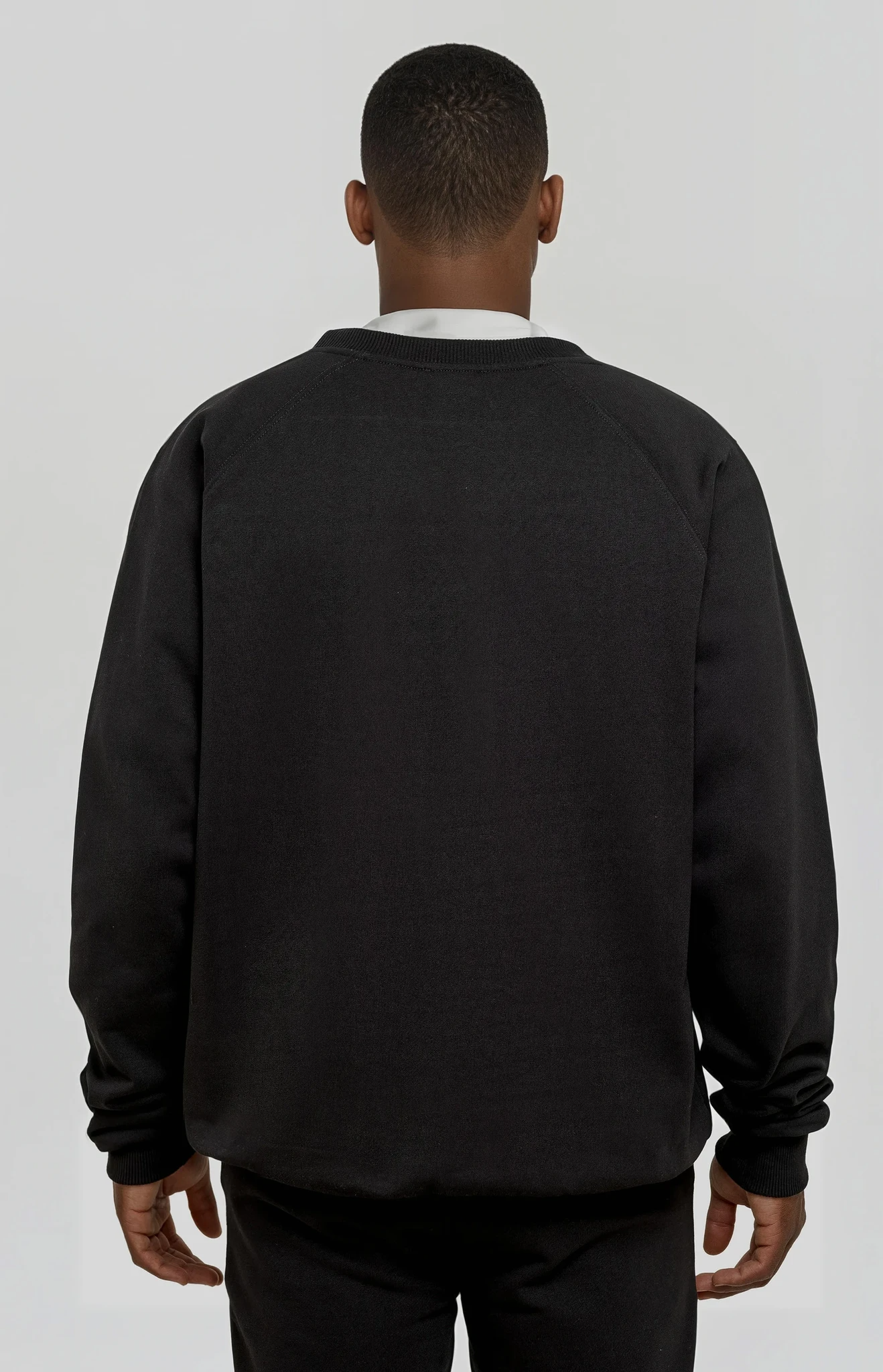 BLACK OVERSIZED SWEATER
